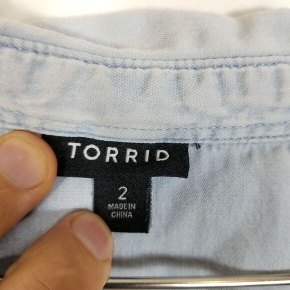 Torrid Women Plus Taylor Medium Wash Denim Button-Down Shirt Sz 2X Blue Casual - Picture 3 of 4